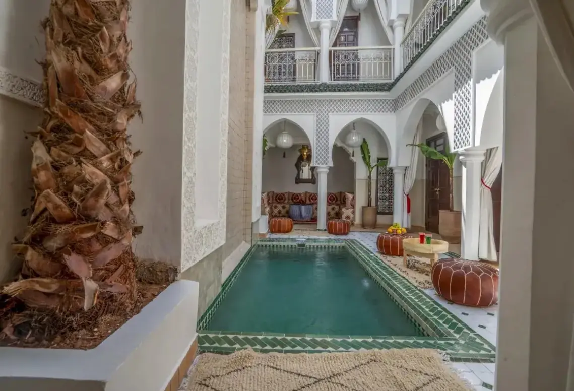 Basen w hotelu Riad Tzizwit Boutique Hotel & Spa