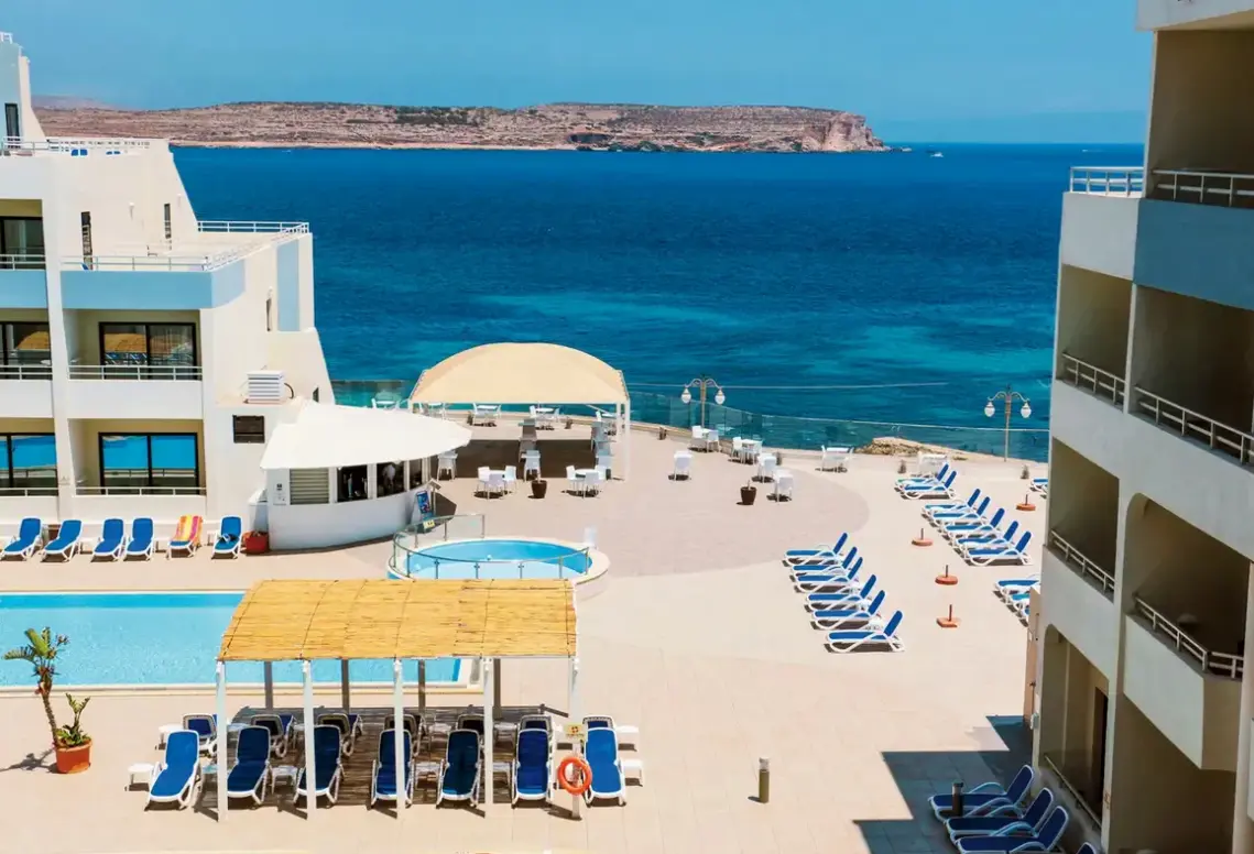 Plaża przy hotelu Riviera Resort & Spa (Mellieha)