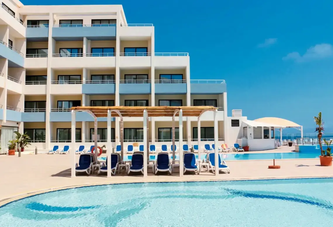 Basen w hotelu Riviera Resort & Spa (Mellieha)