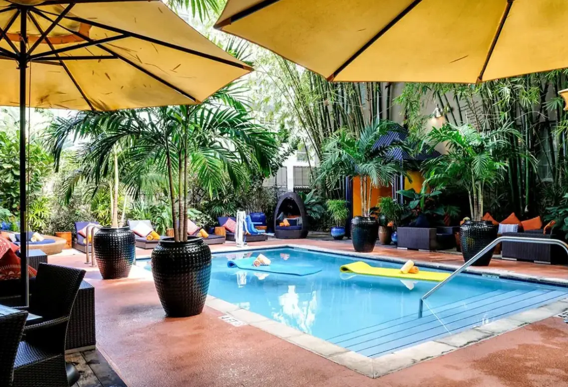 Basen w hotelu Riviera South Beach