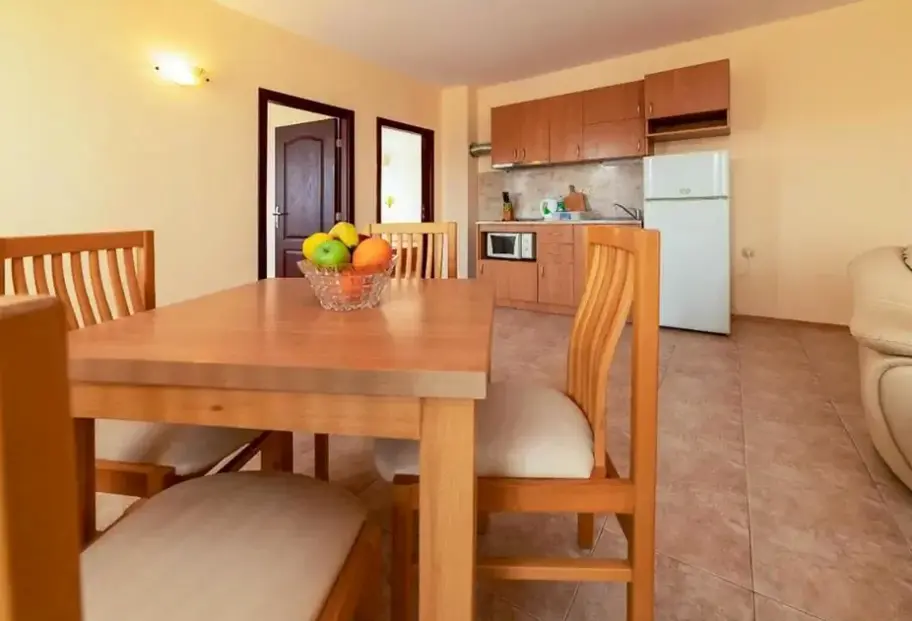 Restauracja i jedzenie w hotelu Rose Village