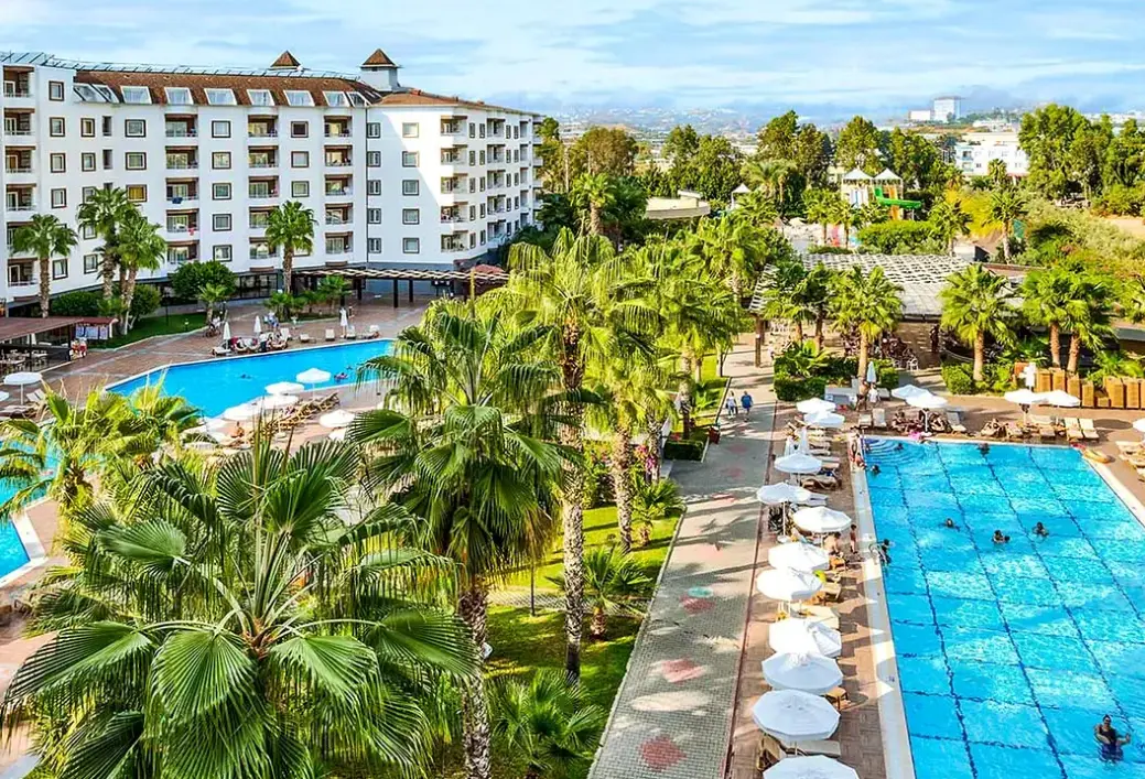 Basen w hotelu Royal Garden Beach (ex Royal Garden Select & Suite)