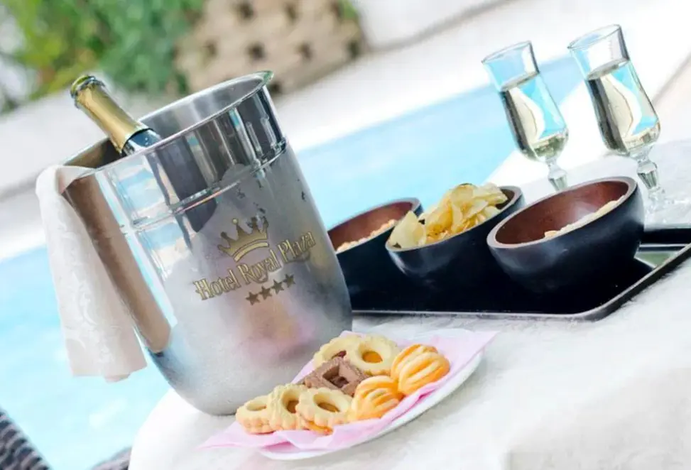 Restauracja i jedzenie w hotelu Royal Plaza (Rimini)