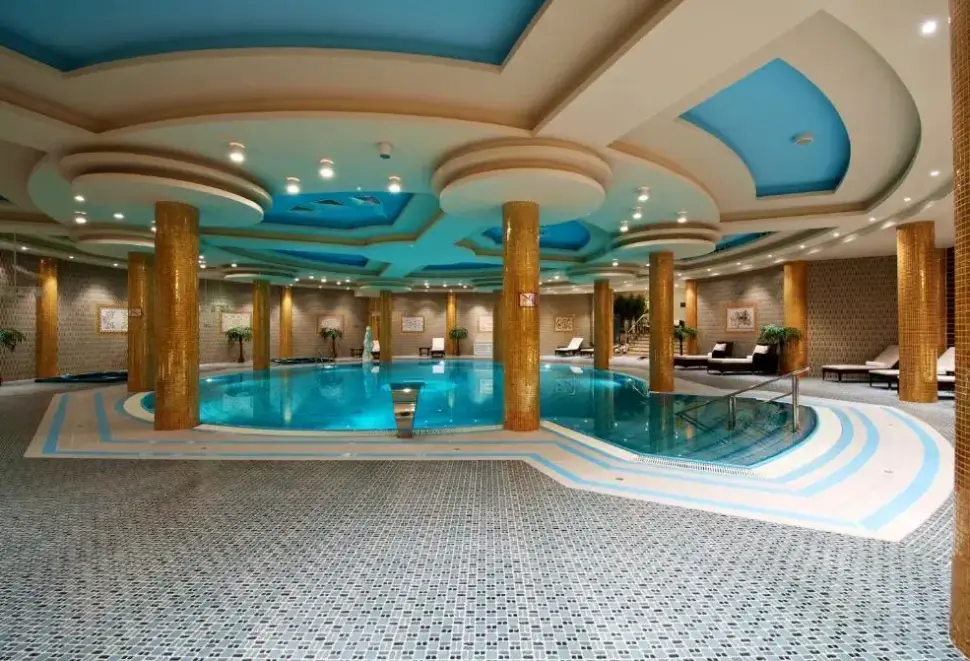 Basen w hotelu Royal Tulip
