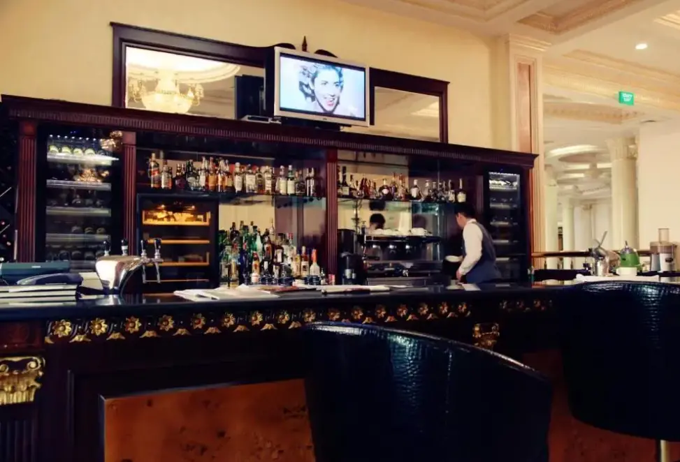 Restauracja i jedzenie w hotelu Royal Tulip