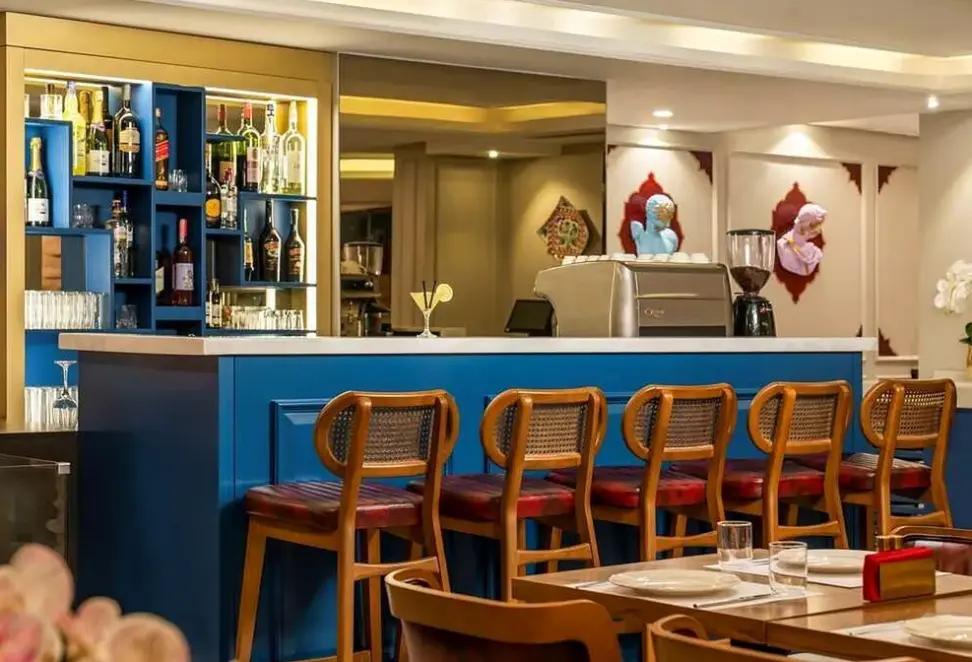 Restauracja i jedzenie w hotelu Royan Hagia Sophia Radisson Individuals