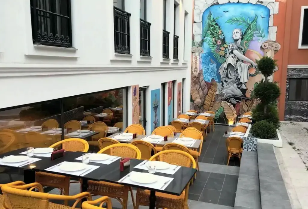Restauracja i jedzenie w hotelu Royan Hagia Sophia Radisson Individuals