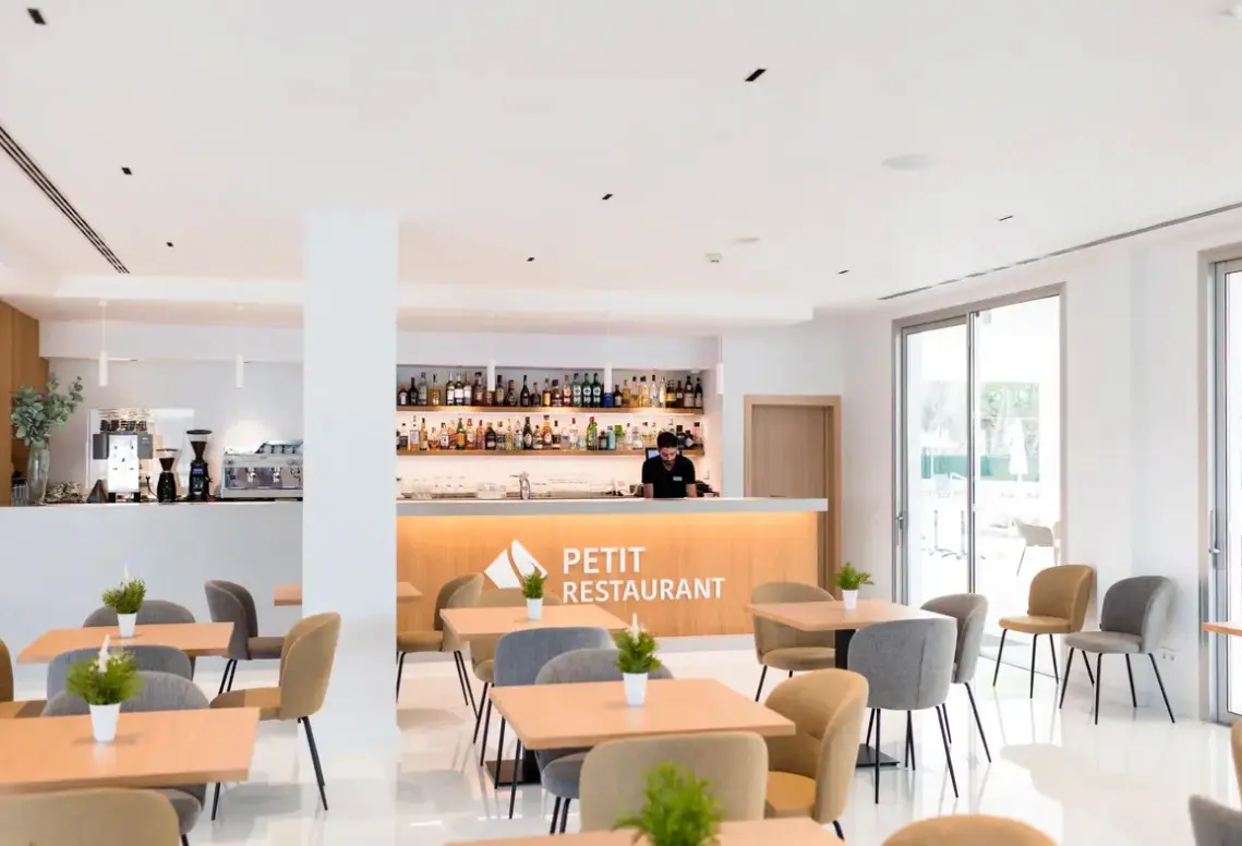 Restauracja i jedzenie w hotelu Sagitario Petit Ciutadella