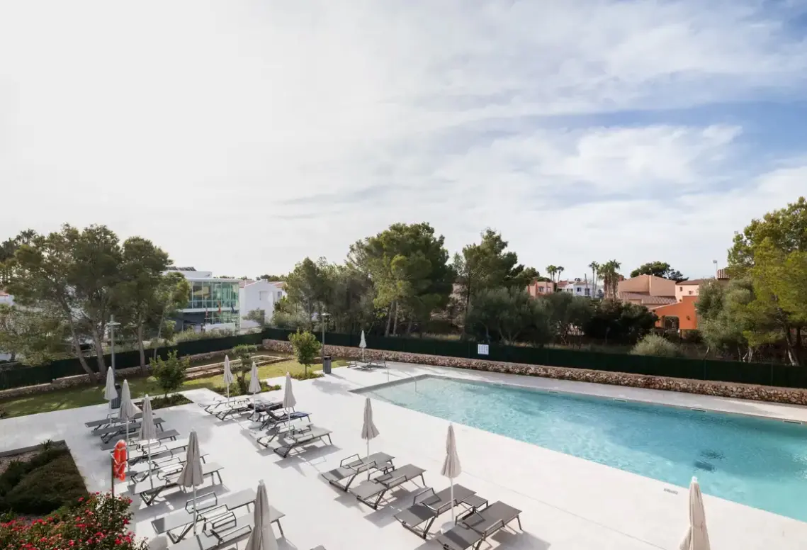 Basen w hotelu Sagitario Petit Ciutadella