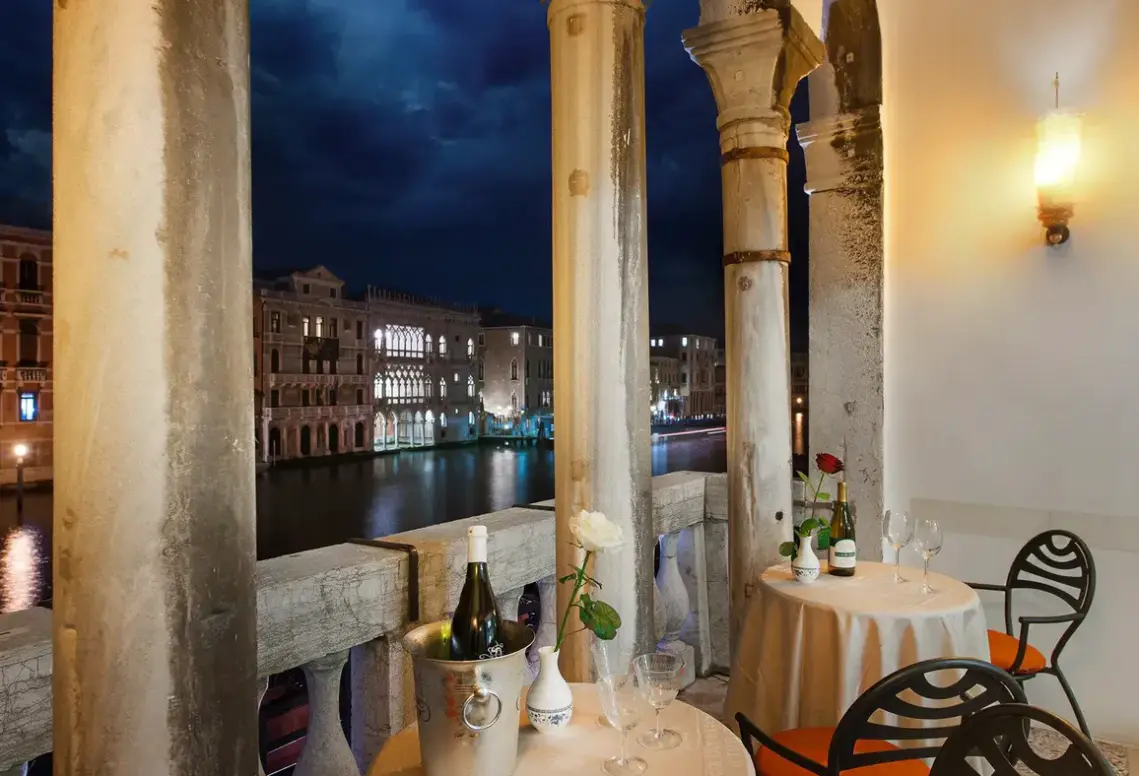 Widok z hotelu San Cassiano Residenza D Epoca Ca Favretto Venice