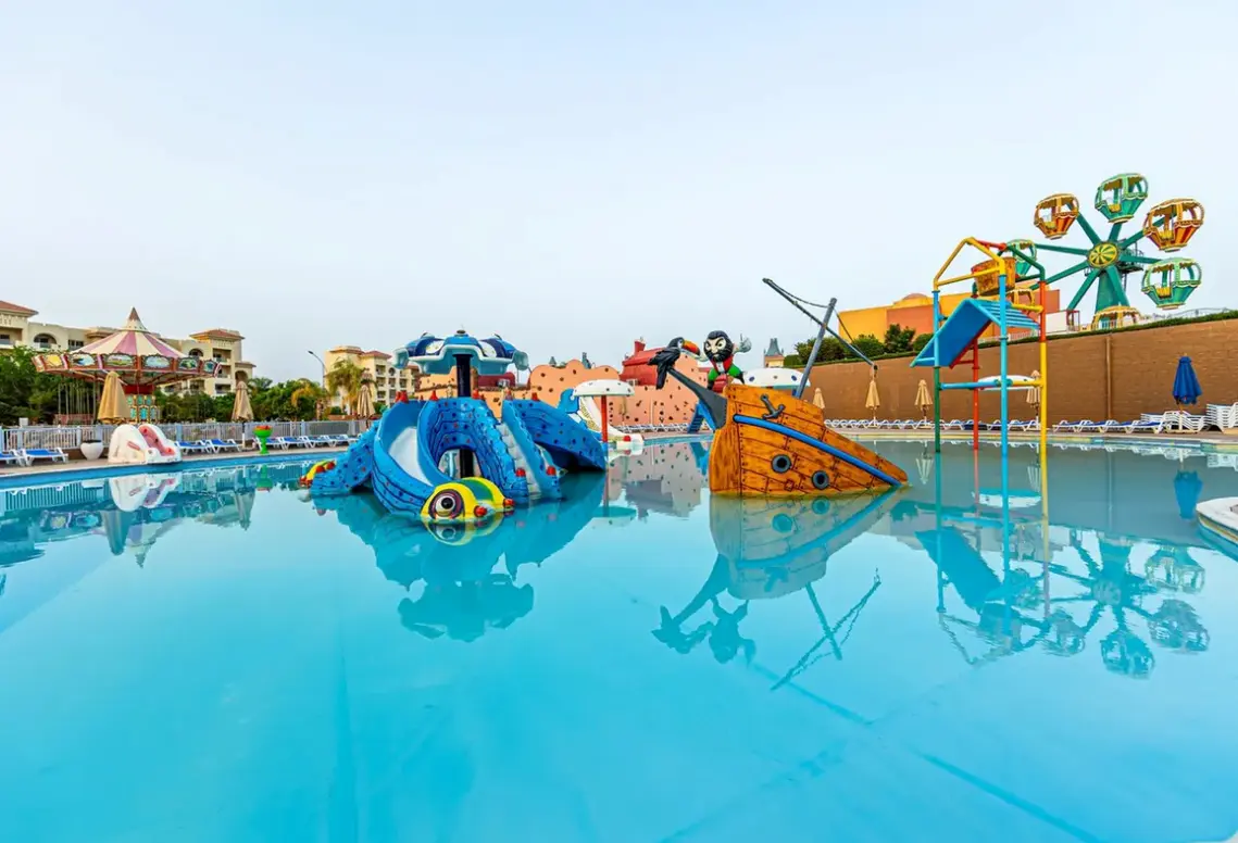Basen w hotelu Serenity Alma Heights Ross Park Collection