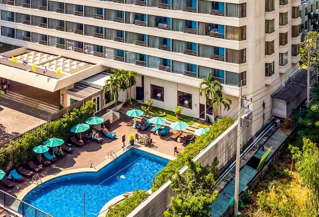 Basen w hotelu Siam Bayview Pattaya