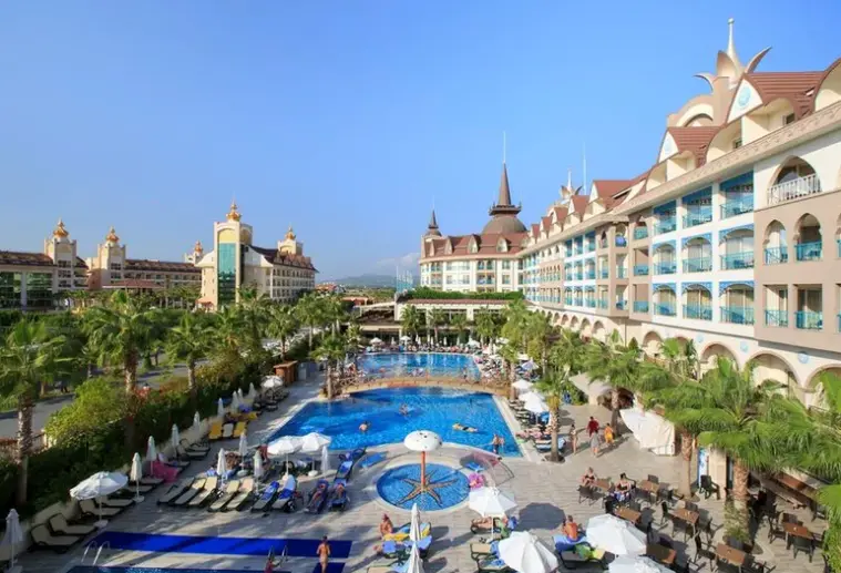 Basen w hotelu Side Crown Palace (Side)