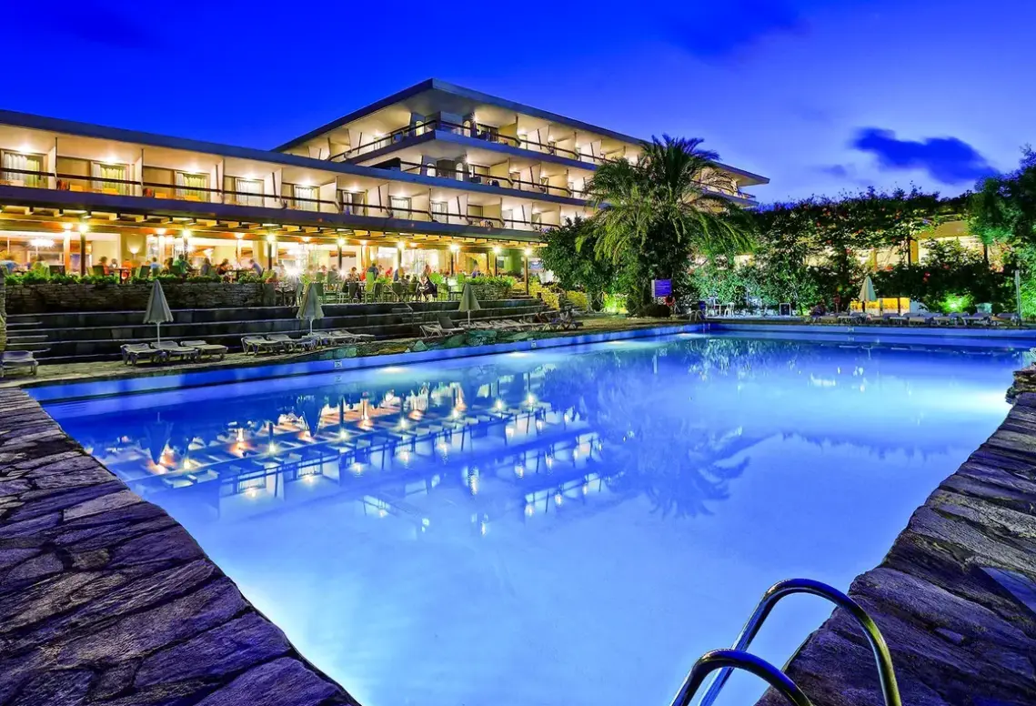 Basen w hotelu Sitia Beach