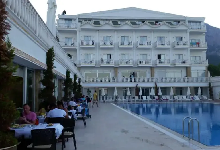 Basen w hotelu SL La Perla (Kemer)