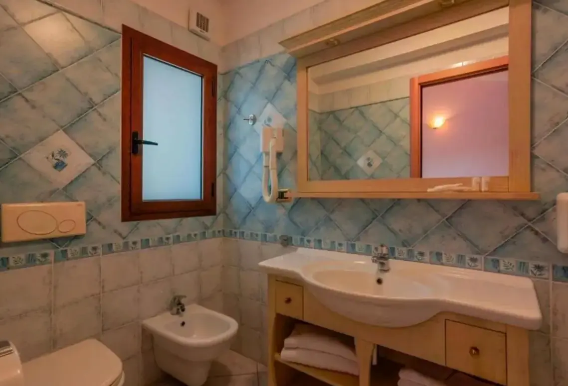 Łazienka w pokoju hotelu Solanas