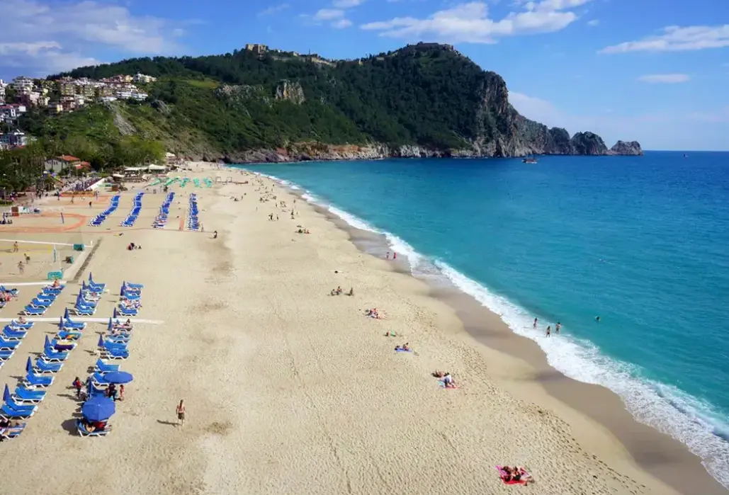 Plaża przy hotelu Sultan Sipahi Resort
