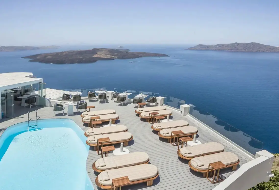 Basen w hotelu Sun Rocks