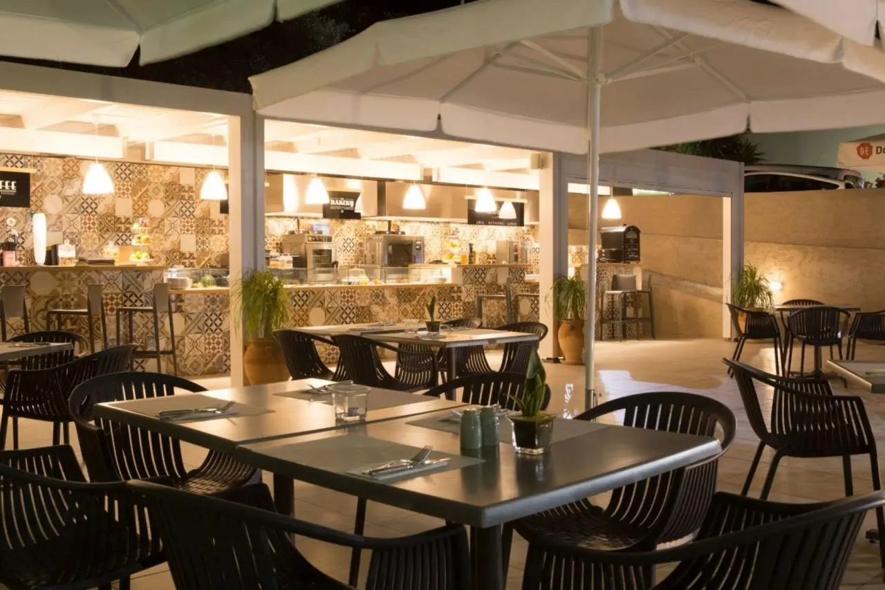 Restauracja i jedzenie w hotelu Sundance Apartments & Suites