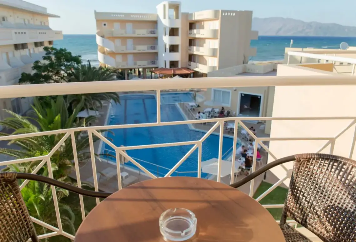 Widok z hotelu Sunny Bay (Kastelli)