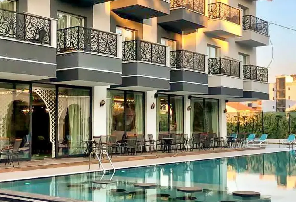 Basen w hotelu Sunrise by Premium