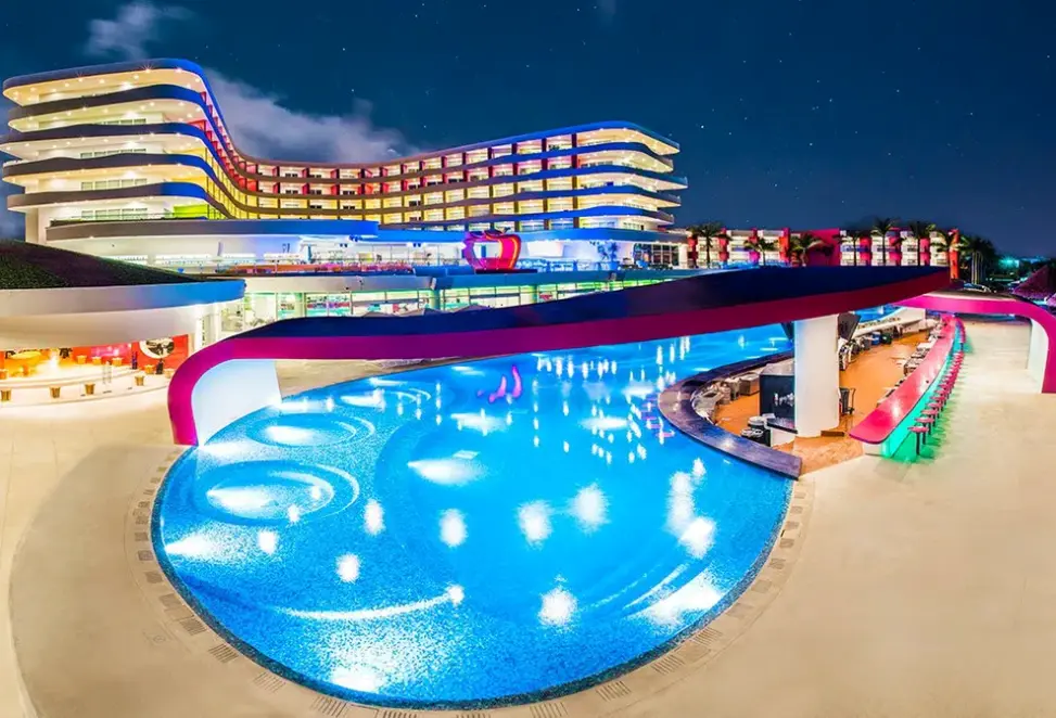 Basen w hotelu Temptation Cancun Resort