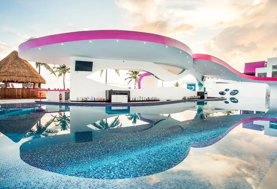 Basen w hotelu Temptation Cancun Resort