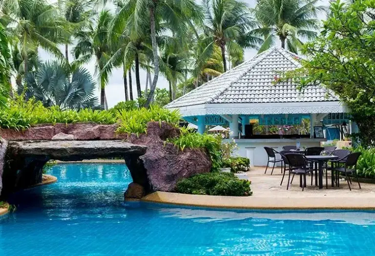 Basen w hotelu Thavorn Palm Beach Resort