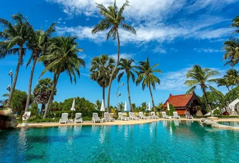 Basen w hotelu Thavorn Palm Beach Resort