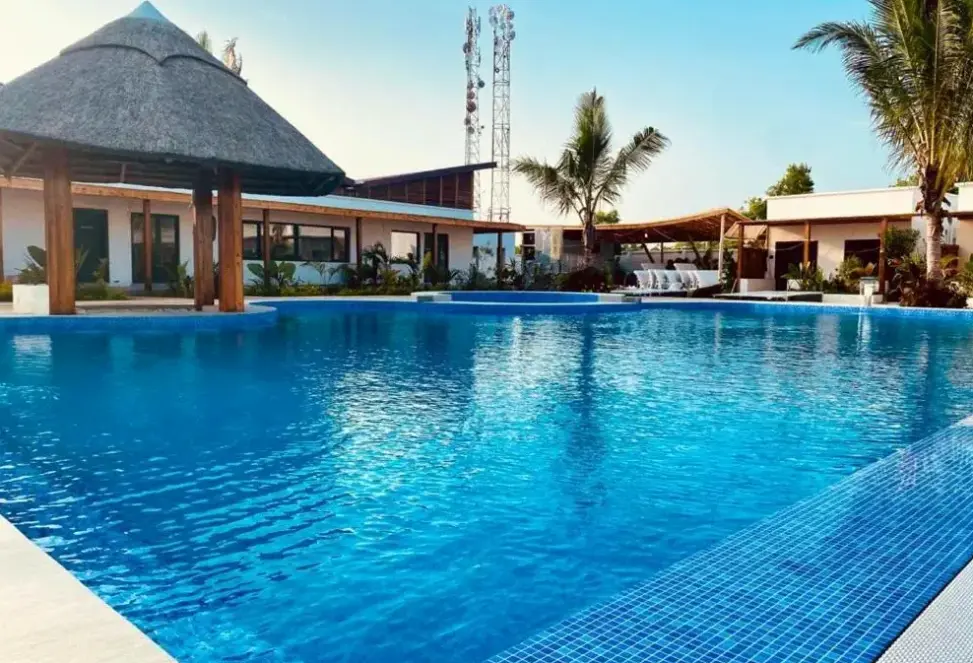 Basen w hotelu The Bali Resort Zanzibar