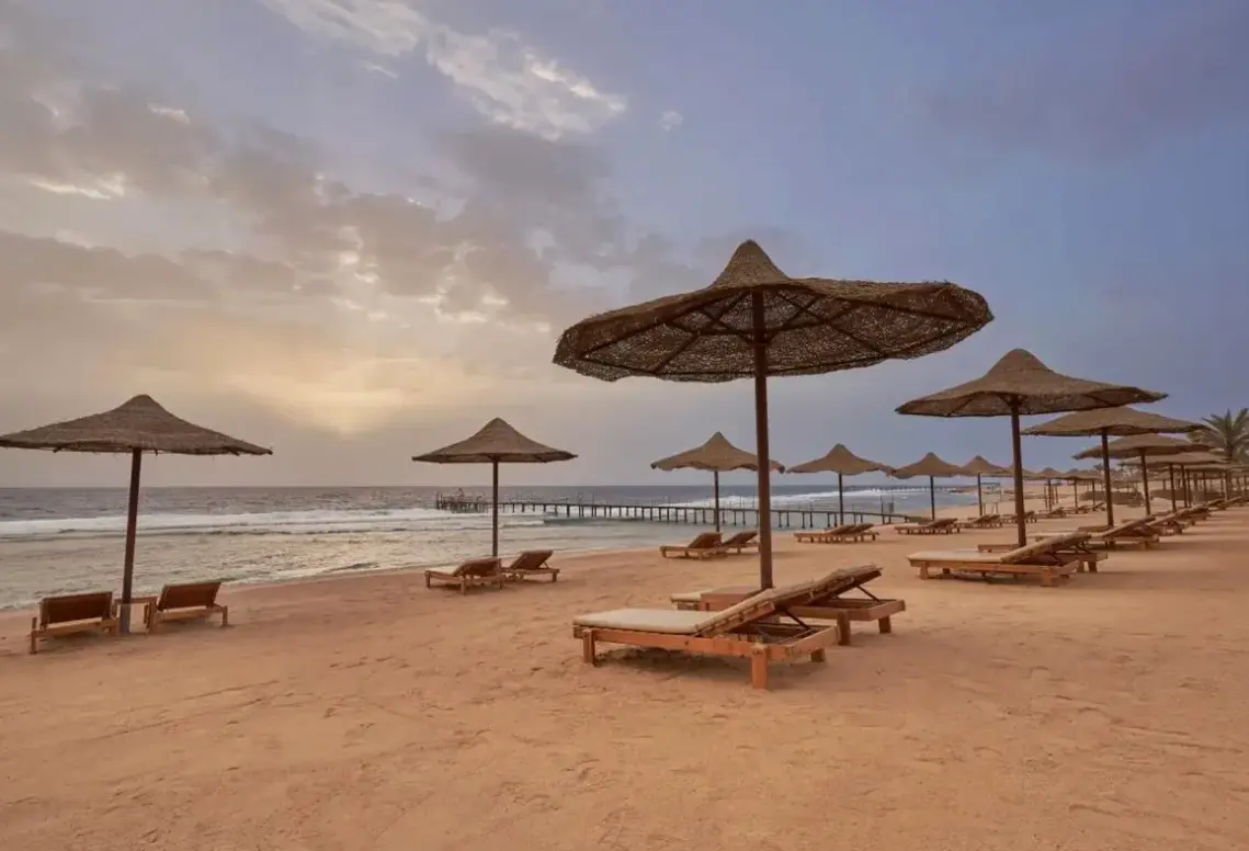 Plaża przy hotelu Three Corners Sea Beach