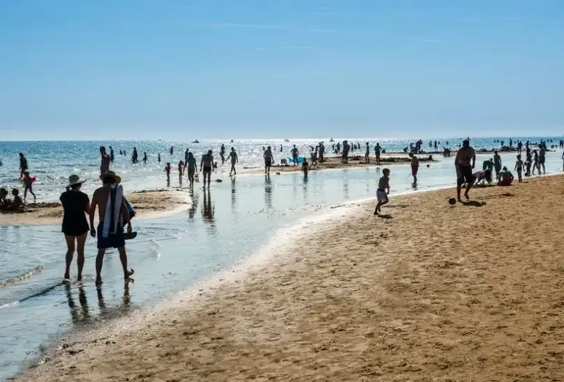 Plaża przy hotelu Tritone E Ai Pini Apartamenty
