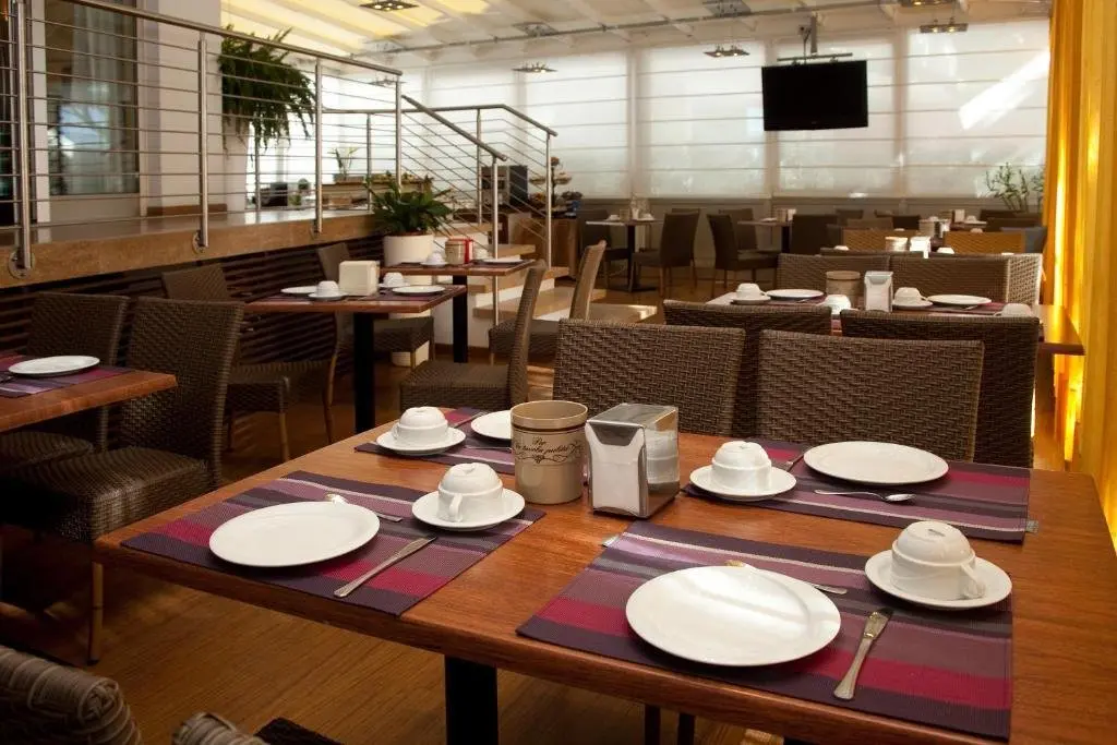 Restauracja i jedzenie w hotelu Tropical (Lido di Jesolo)