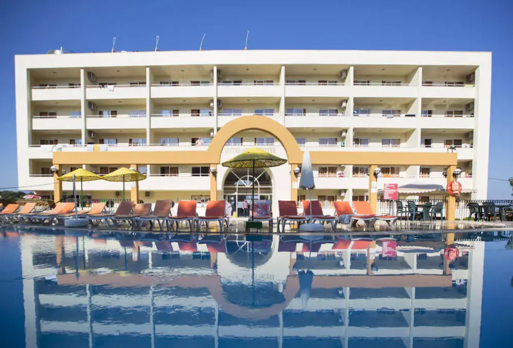 Basen w hotelu Tuntas Family Suites (Kusadasi)