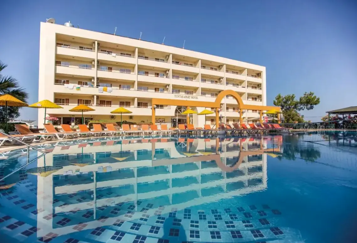 Basen w hotelu Tuntas Suites Altinkum