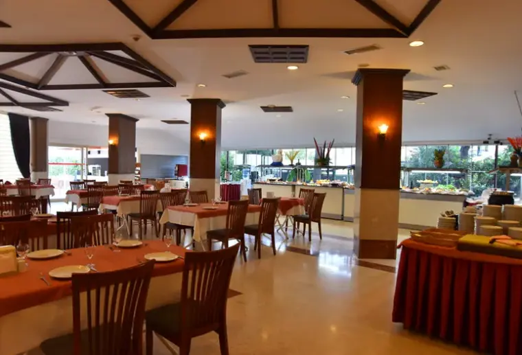 Restauracja i jedzenie w hotelu Valeri Beach