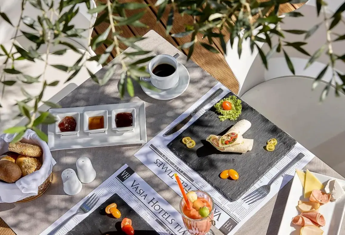 Restauracja i jedzenie w hotelu Vasia Royal