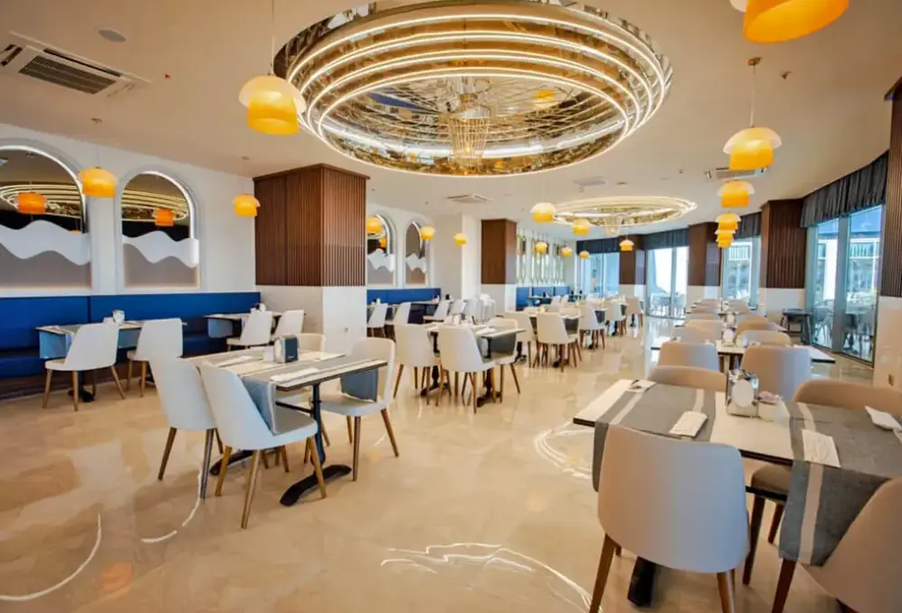 Restauracja i jedzenie w hotelu Victory Volare