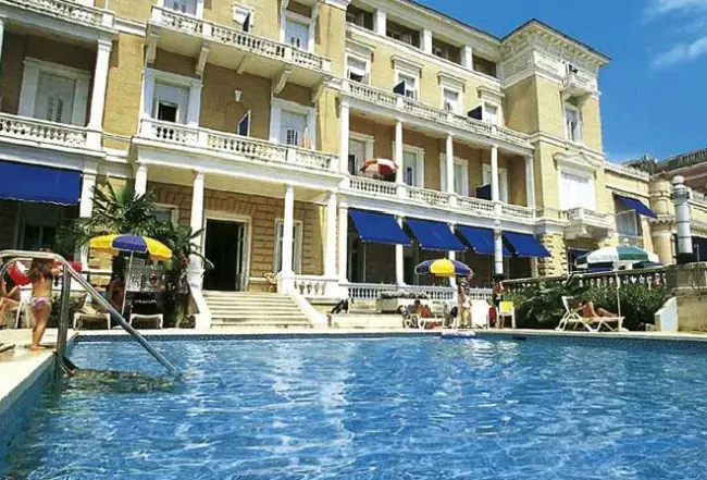 Basen w hotelu Vila Amalia
