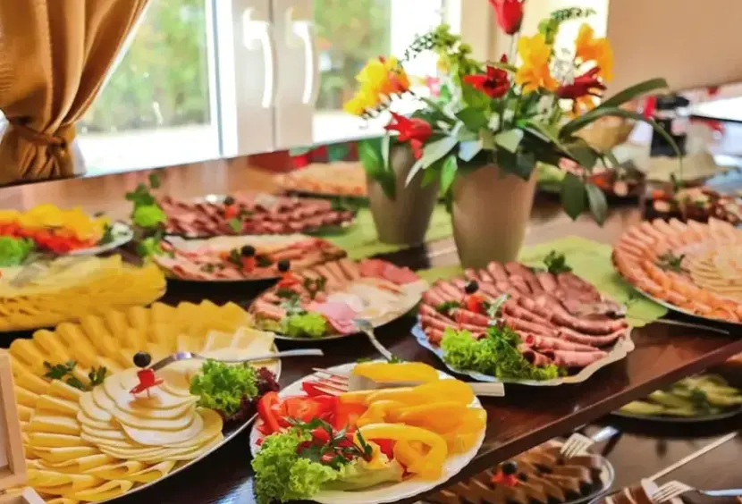 Restauracja i jedzenie w hotelu Villa Jupiter (ex. Jowisz)