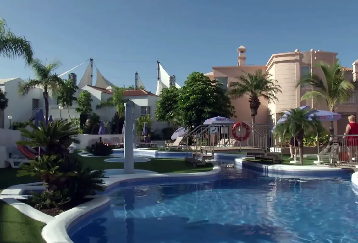 Basen w hotelu Villas de Fanabe