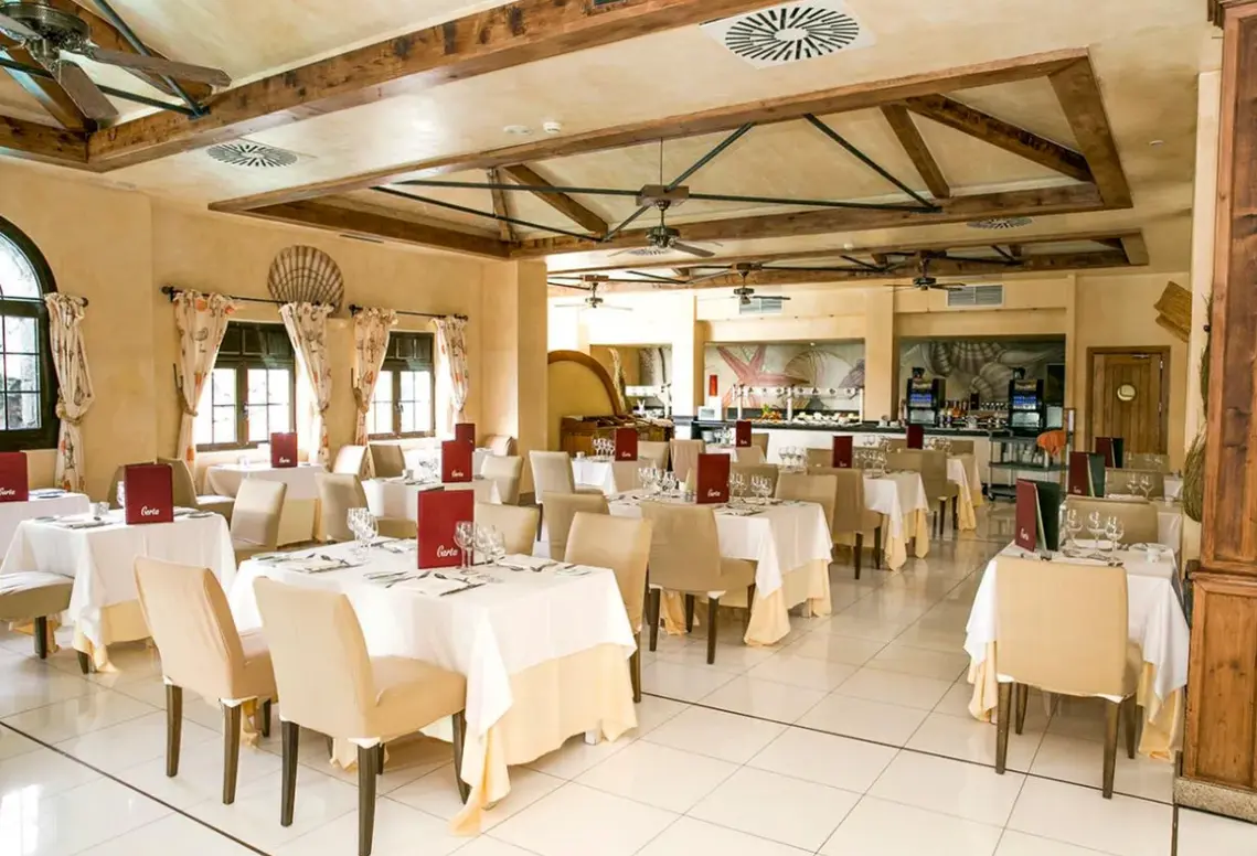 Restauracja i jedzenie w hotelu Volcan Lanzarote