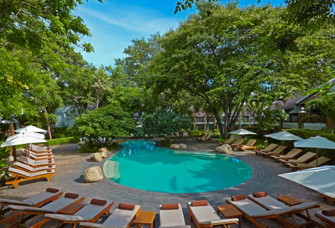 Basen w hotelu Woodlands Suites Serviced Residences