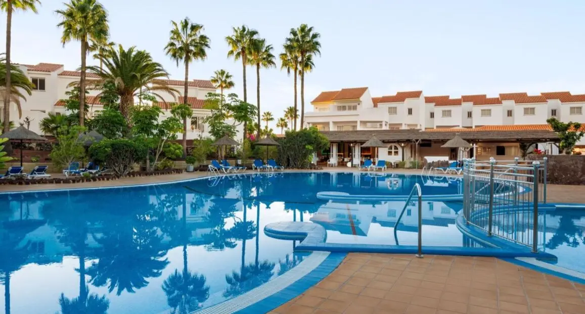 Basen w hotelu Wyndham Residences Golf del Sur