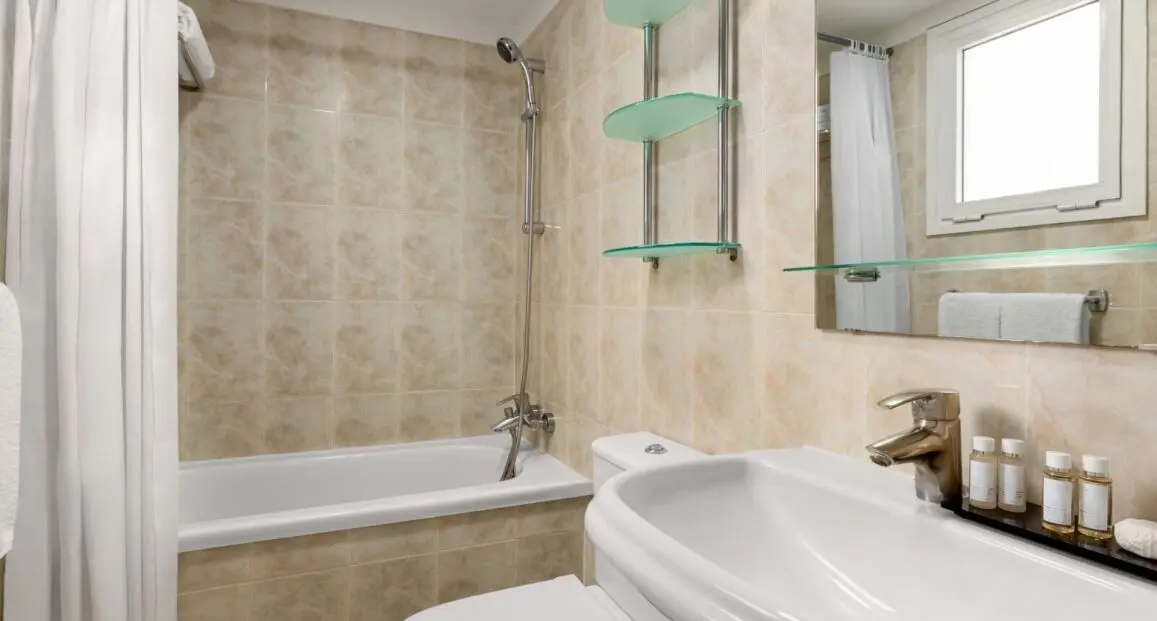 Łazienka w pokoju hotelu Wyndham Residences Golf del Sur