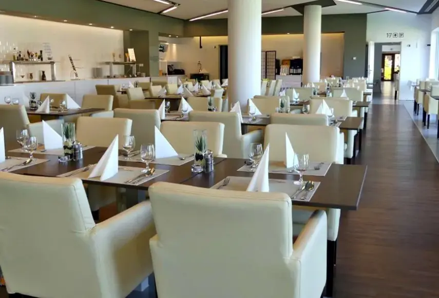 Restauracja i jedzenie w hotelu Yacht Club (Siofok)