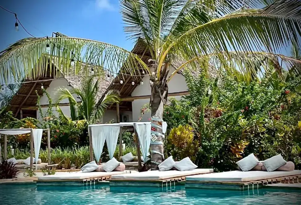 Basen w hotelu Zen Boutique Resort