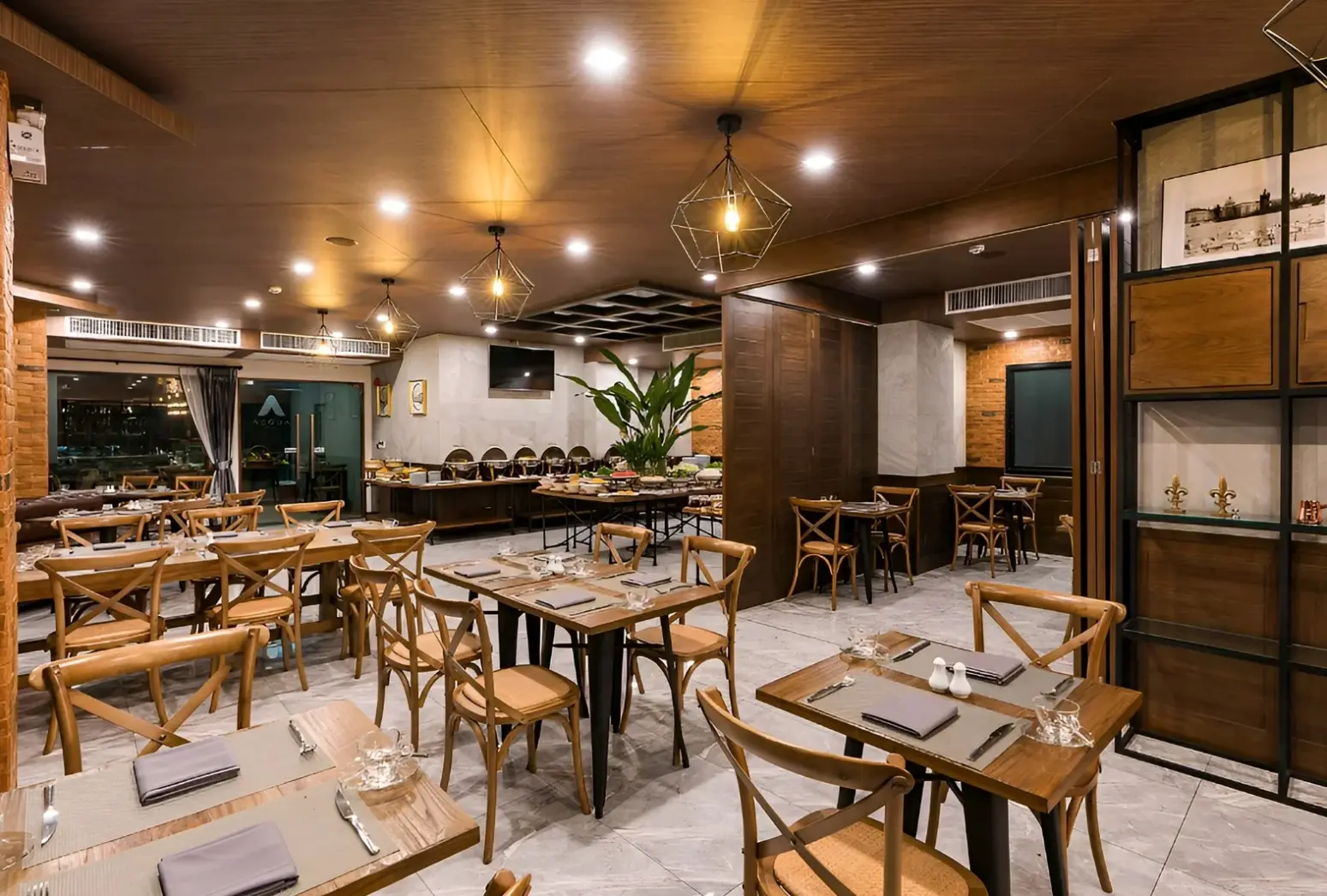 Restauracja i jedzenie w hotelu Acqua Hotel Pattaya