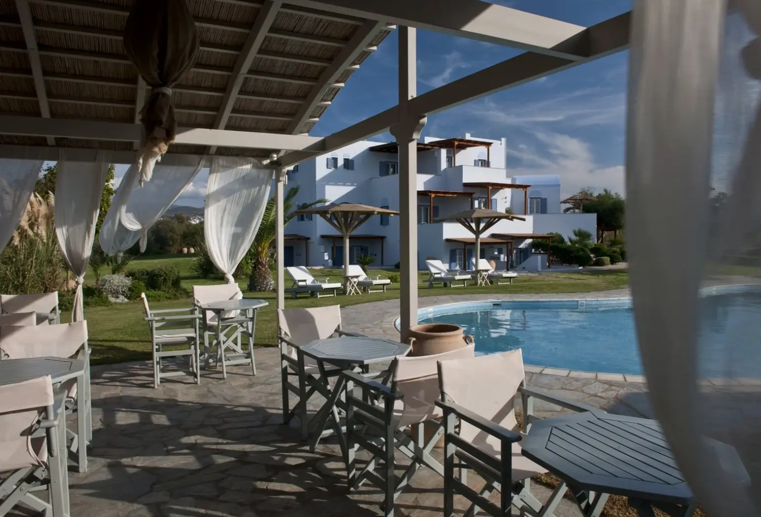 Basen w hotelu Ammos Naxos Exclusive Apartments & Spa