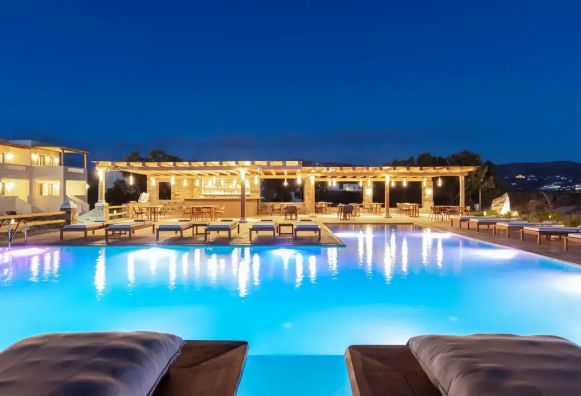 Basen w hotelu Ammothines Cycladic Suites